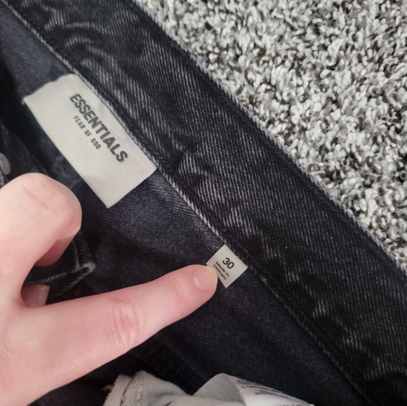 FEAR OF GOD ESSENTIALS mens Tapered Jeans in grey charcoal - Picture 9 of 10